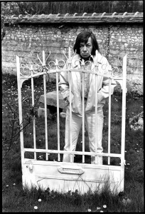 GREZ, FRANCE - APRIL 21: American writer Patricia Highsmith poses during a portrait session held on April 21, 1978 in Grez sur Loing, France. (Photo by Ulf Andersen/Getty Images)